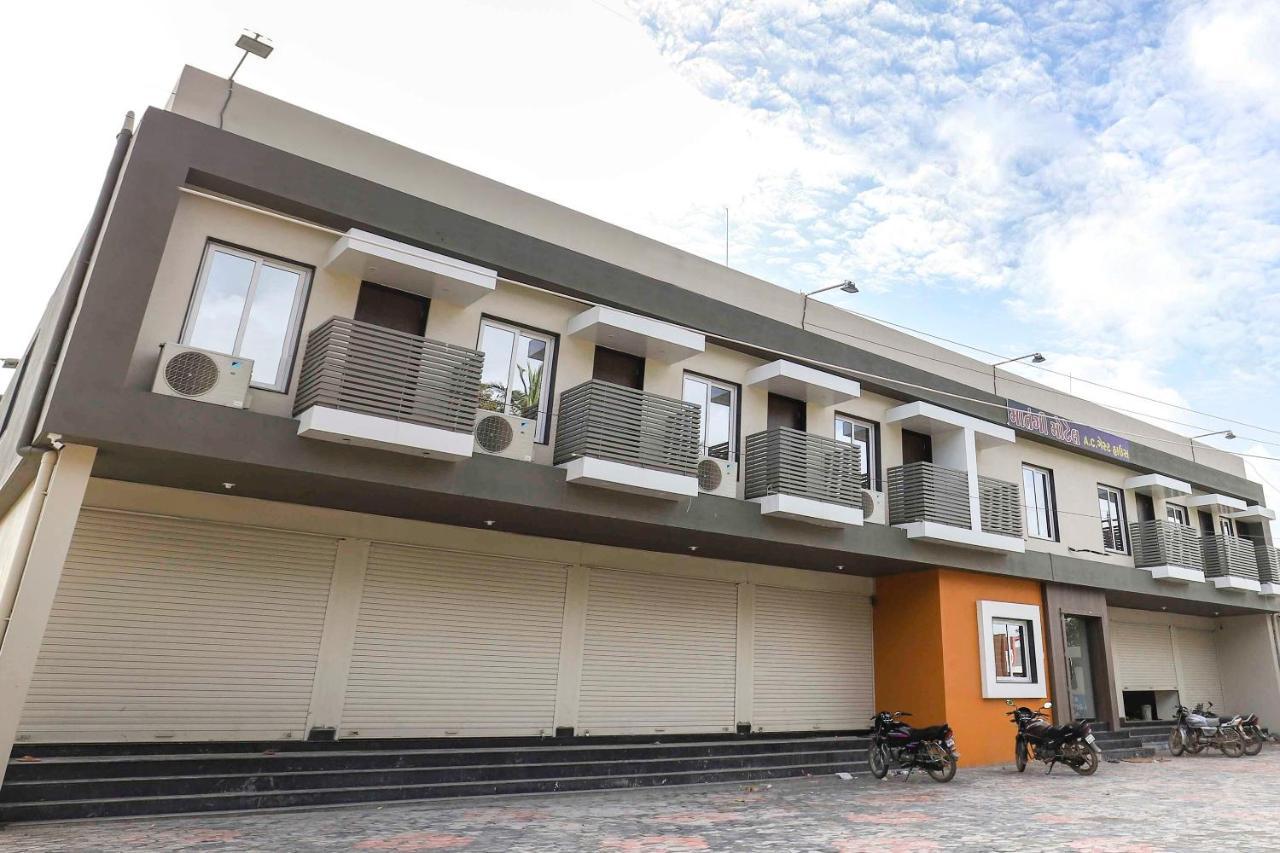 Oyo 47620 Hotel Matangi Motel Delvada Buitenkant foto